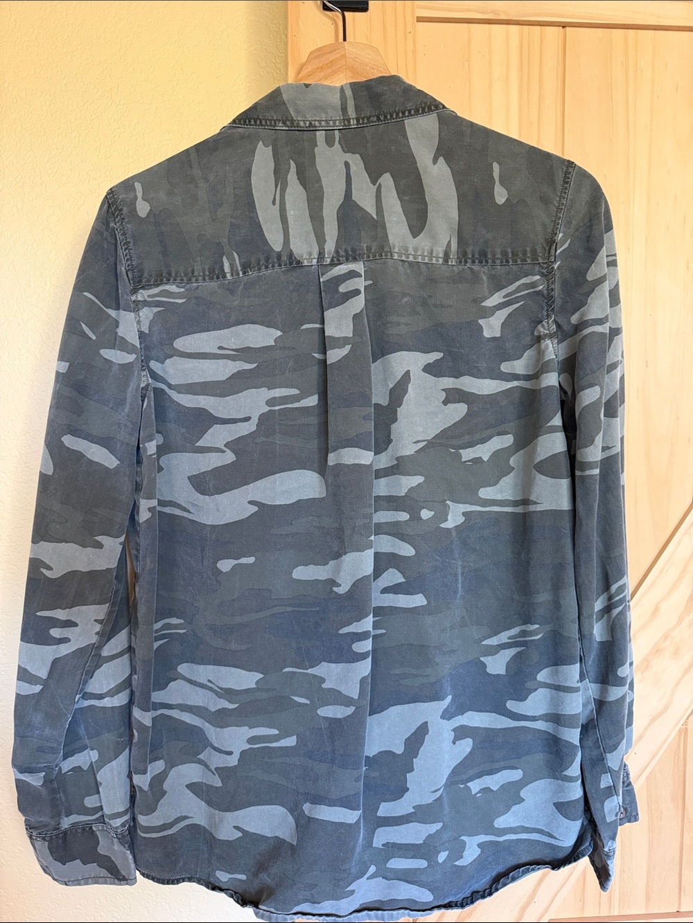 Express Camo Button-Down Shirt - Picture 4 of 4